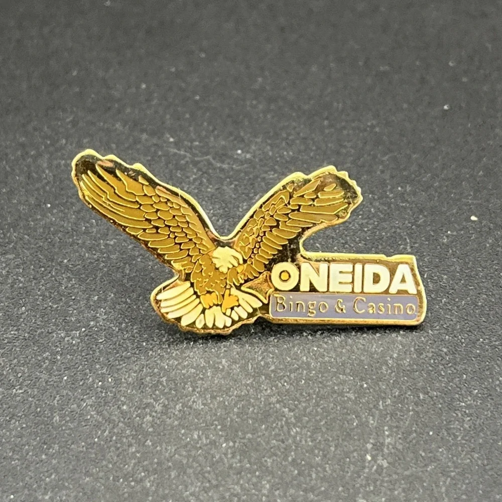 Oneida Bingo And Casino Bald Eagle Flying Lapel Hat Pin‎